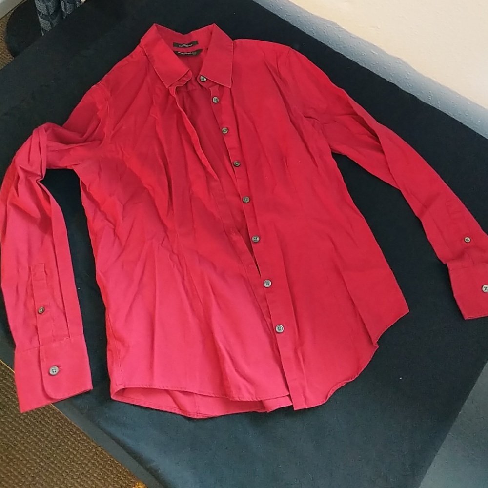 Women's Eddie Bauer wrinkle-resistant shirt